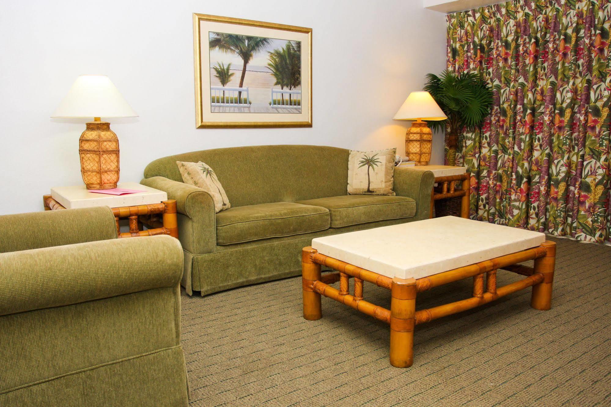 Castaways Resort And Suites Freeport Ngoại thất bức ảnh