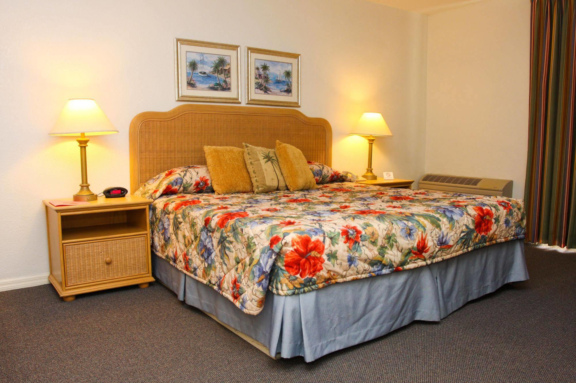 Castaways Resort And Suites Freeport Ngoại thất bức ảnh