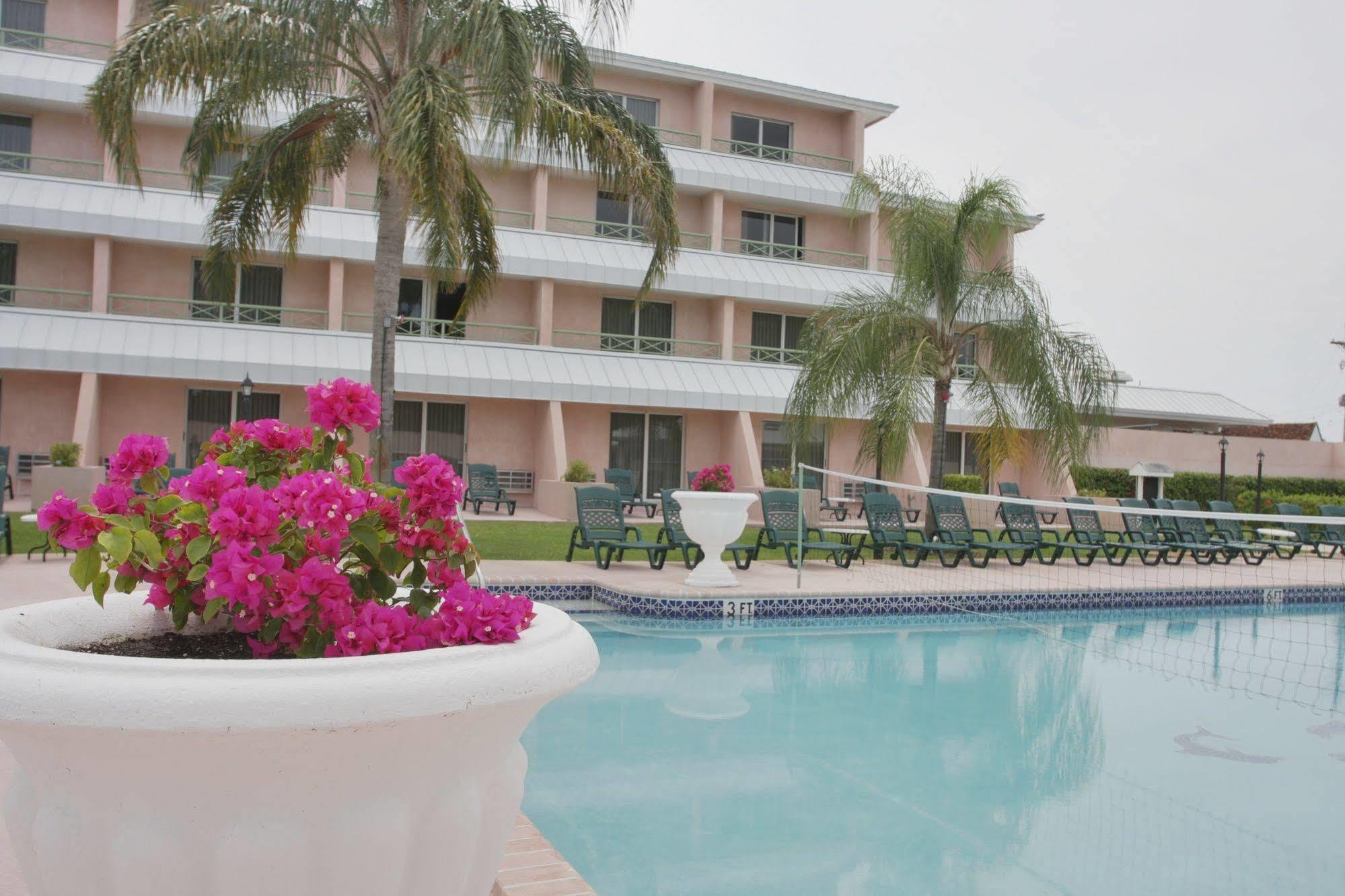 Castaways Resort And Suites Freeport Ngoại thất bức ảnh